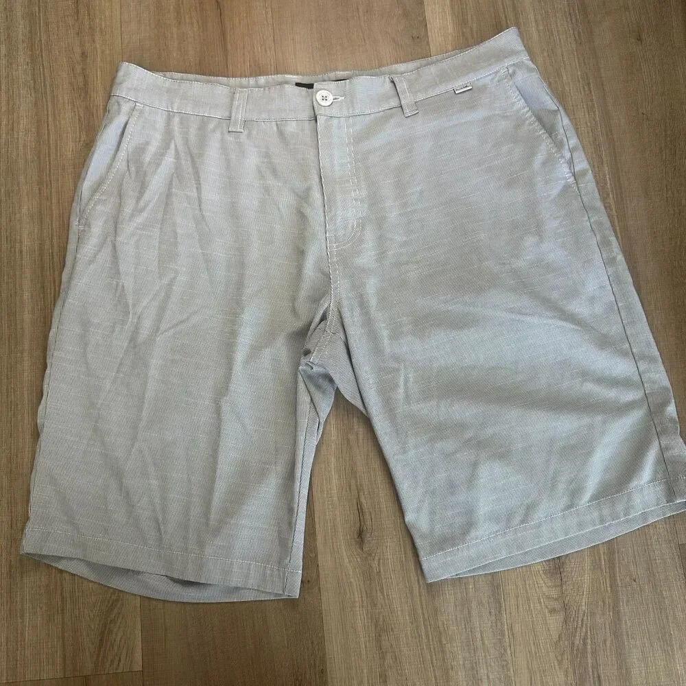 Travis Mathew Men's Flat Front Shorts White and Gray Micro Stripes Size 38